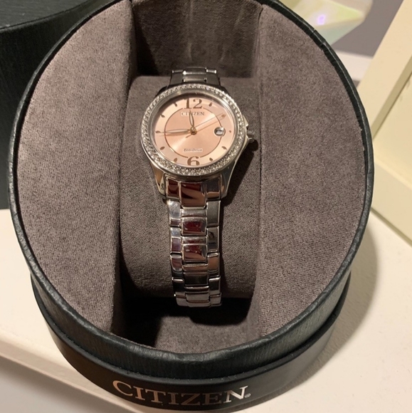 Watch - Picture 2 of 4